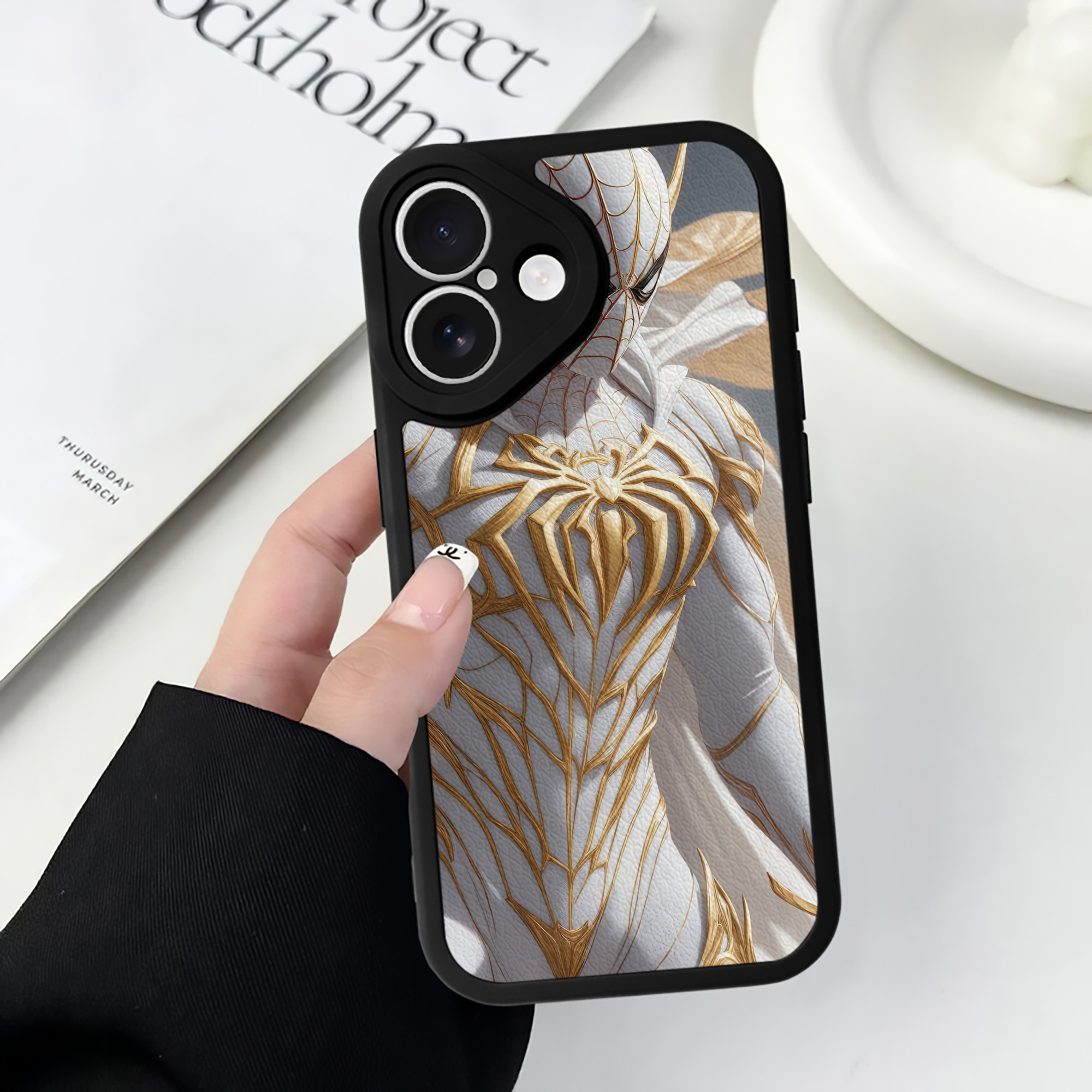 Spider Man スパイダーマン 【iPhone 16シリーズ対応】シリコンスマホケース（レザー調） 材質：シリコン